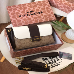 شنطة نسائية من ماركة كوتش COACH