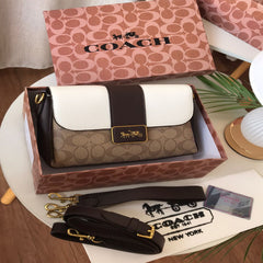 شنطة نسائية من ماركة كوتش COACH