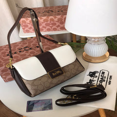 شنطة نسائية من ماركة كوتش COACH