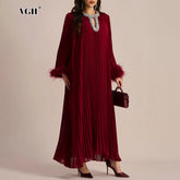 جلابية نسائية فضفاضة مزينة بالريش والكريستال