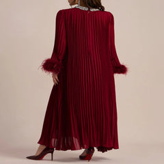 جلابية نسائية فضفاضة مزينة بالريش والكريستال