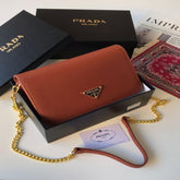 شنطة نسائية من ماركة برادا PRADA