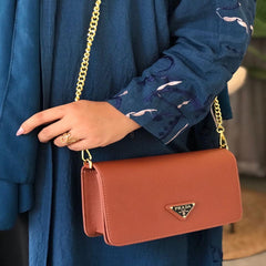 شنطة نسائية من ماركة برادا PRADA