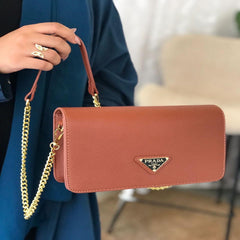 شنطة نسائية من ماركة برادا PRADA