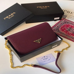 شنطة نسائية من ماركة برادا PRADA