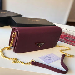 شنطة نسائية من ماركة برادا PRADA