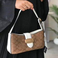 شنطة نسائية من ماركة كوتش COACH