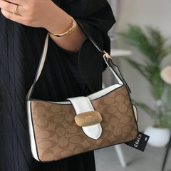 شنطة نسائية من ماركة كوتش COACH