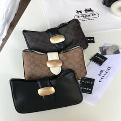 شنطة نسائية من ماركة كوتش COACH