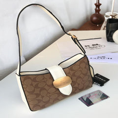 شنطة نسائية من ماركة كوتش COACH