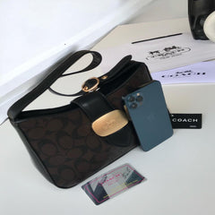 شنطة نسائية من ماركة كوتش COACH