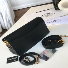 شنطة نسائية من ماركة كوتش COACH