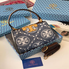 شنطة نسائية من ماركة توري بورش