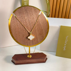 سلسال نسائي من فان كليف