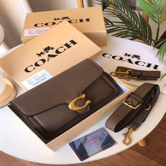 شنطة نسائية من ماركة كوتش COACH