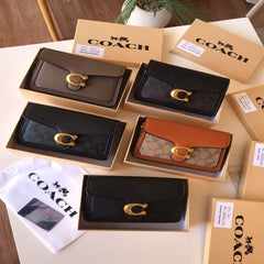 شنطة نسائية من ماركة كوتش COACH