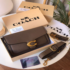 شنطة نسائية من ماركة كوتش COACH