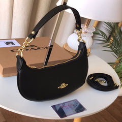 شنطة نسائية من ماركة كوتش COACH