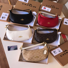 شنطة نسائية من ماركة كوتش COACH