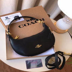شنطة نسائية من ماركة كوتش COACH