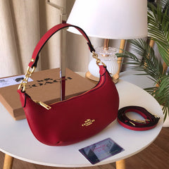 شنطة نسائية من ماركة كوتش COACH