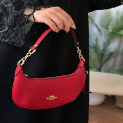 شنطة نسائية من ماركة كوتش COACH