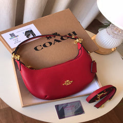 شنطة نسائية من ماركة كوتش COACH