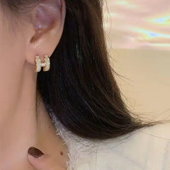 أنيقة متعددة الاستخدامات 925 الفضة إبرة رسالة H القرط 2023 جديد عصري المتخصصة تصميم الشعور الفضة النقية إبرة القرط للمرأة