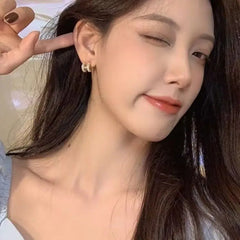 أنيقة متعددة الاستخدامات 925 الفضة إبرة رسالة H القرط 2023 جديد عصري المتخصصة تصميم الشعور الفضة النقية إبرة القرط للمرأة