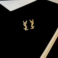 أقراط حروف من الفولاذ المقاوم للصدأ