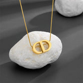 قلادة على شكل حرف CD من الفولاذ التيتانيوم لا تبهت مجوهرات نسائية على الطراز الأوروبي والأمريكي سلسلة ترقوة عصرية بسيطة