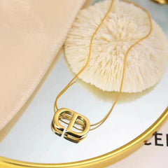 قلادة على شكل حرف CD من الفولاذ التيتانيوم لا تبهت مجوهرات نسائية على الطراز الأوروبي والأمريكي سلسلة ترقوة عصرية بسيطة