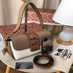 شنطة نسائية من ماركة كوتش COACH