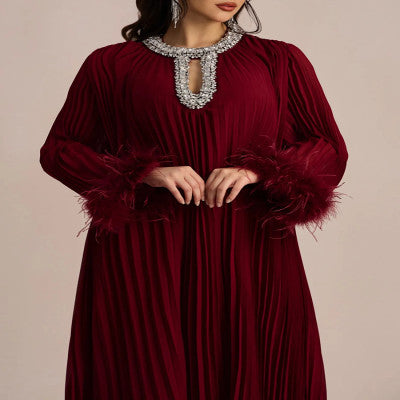 جلابية نسائية فضفاضة مزينة بالريش والكريستال