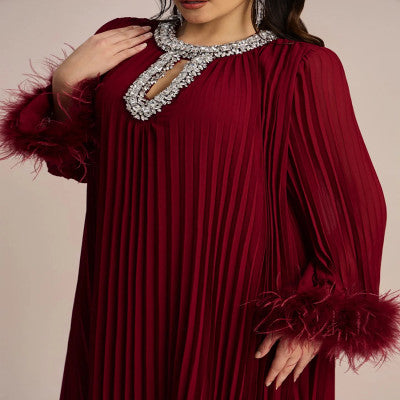 جلابية نسائية فضفاضة مزينة بالريش والكريستال