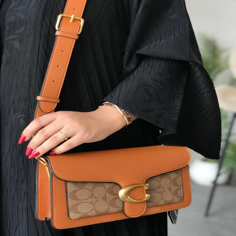 شنطة نسائية من ماركة كوتش COACH