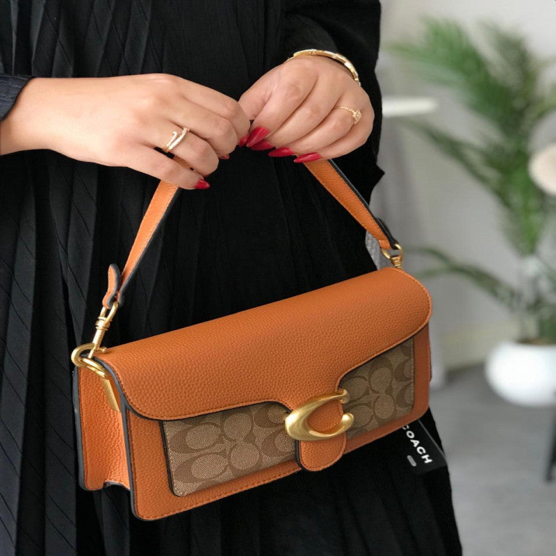 شنطة نسائية من ماركة كوتش COACH
