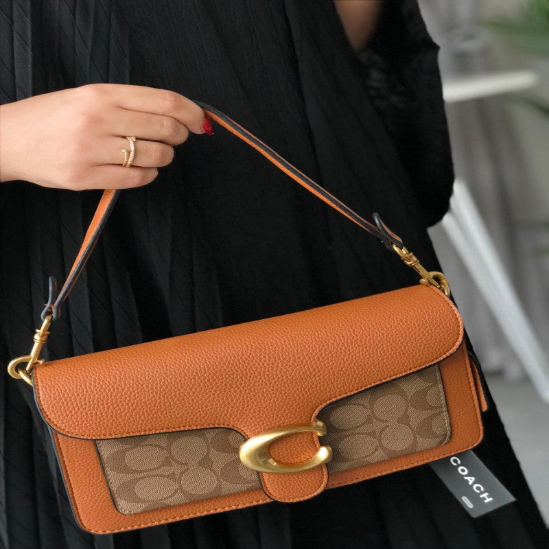 شنطة نسائية من ماركة كوتش COACH