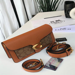شنطة نسائية من ماركة كوتش COACH