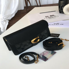 شنطة نسائية من ماركة كوتش COACH