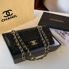 شنطة نسائية انيقة من ماركة شانيل CHANEL