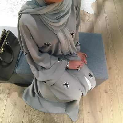 عباية نسائية بتصميم انيق