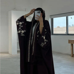 عباية نسائية مطرزه مع وشاح