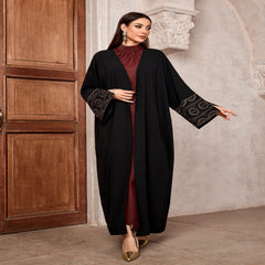 عباية نسائية مطرزه