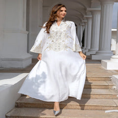جلابية نسائية مطرزة