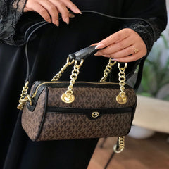 شنطة نسائية من ماركة مايكل كورس