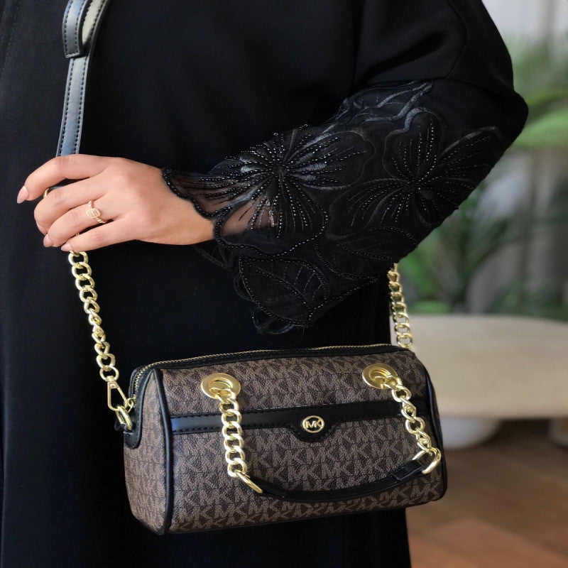 شنطة نسائية من ماركة مايكل كورس