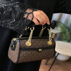 شنطة نسائية من ماركة مايكل كورس