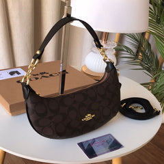 شنطة نسائية من ماركة كوتش COACH