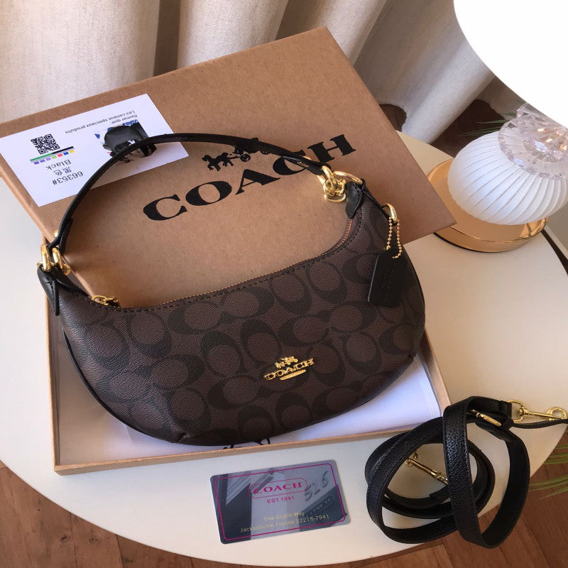 شنطة نسائية من ماركة كوتش COACH